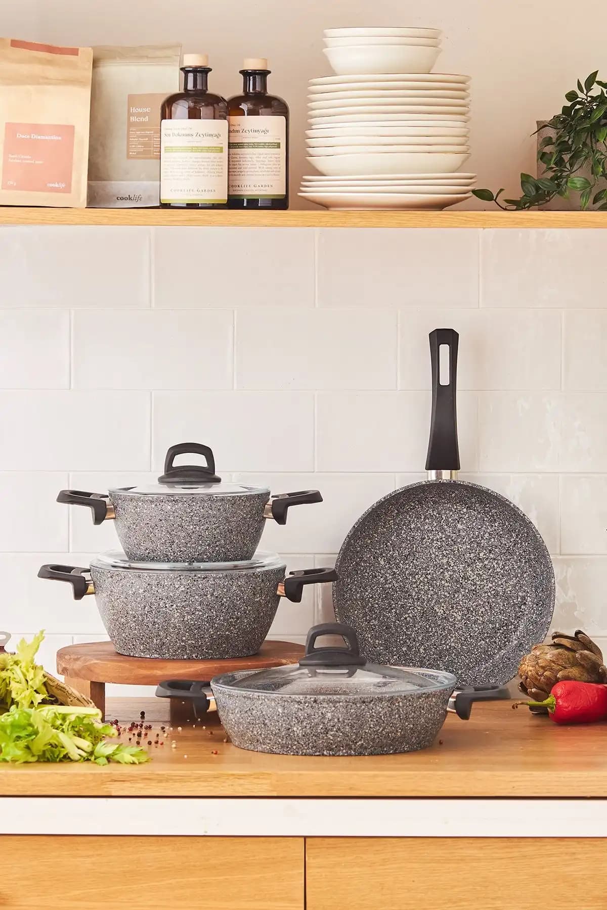 Emsan Apatit 7 Parça Granit Tencere Seti ve New Harmony 13 Parça Karşılaştırması 1