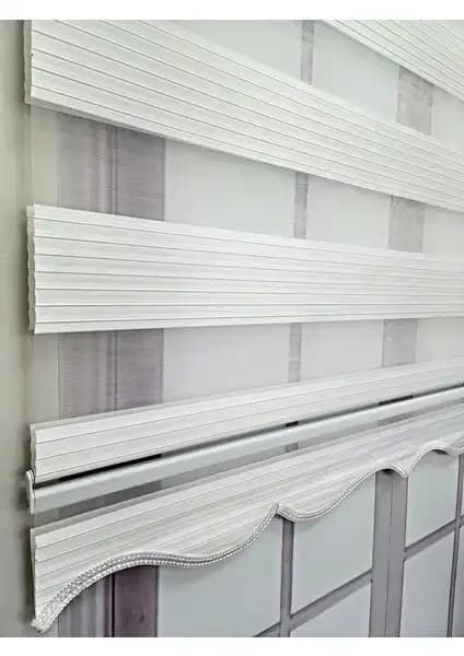 Perde Seçiminde Karşılaştırma: Lazer Kesim Tül ve Stor ile Zebra Stor Perde Özellikleri 2