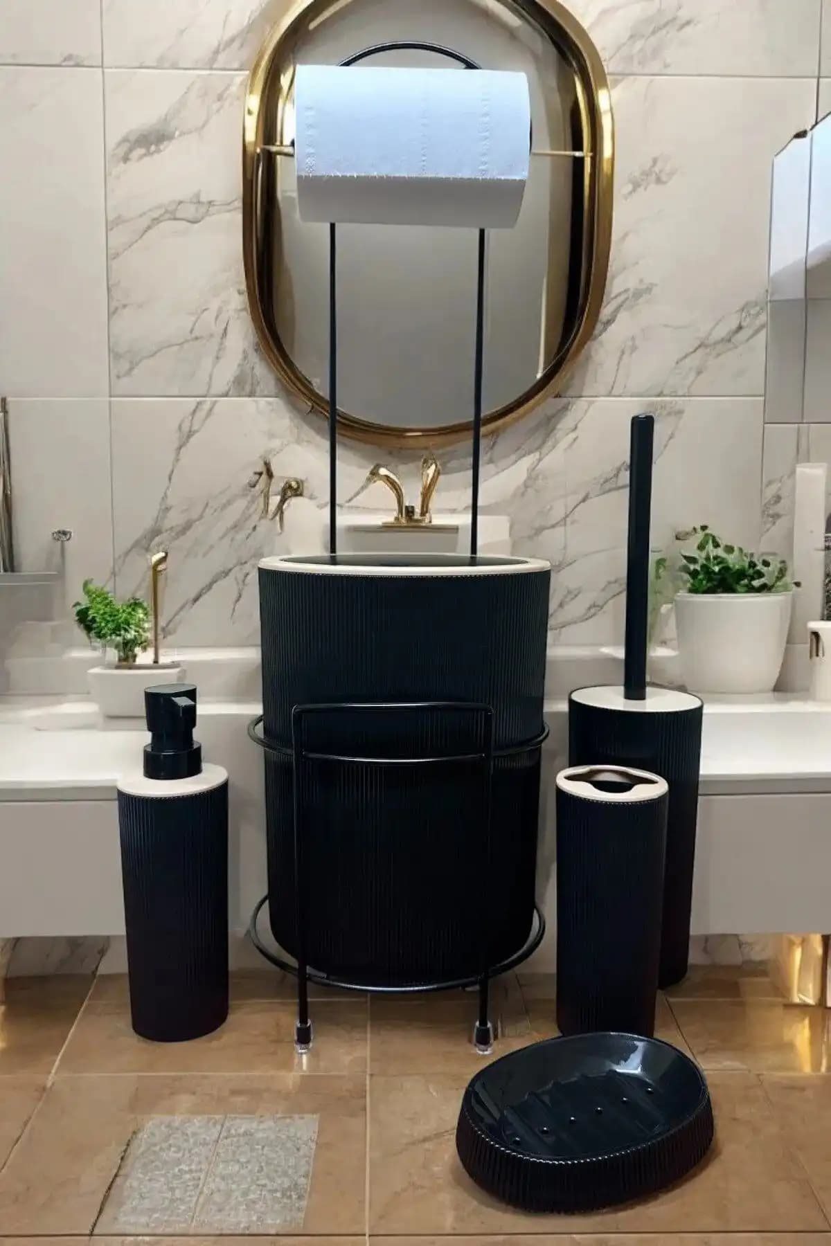 Decorev Lüks Siyah ve Prima Nova Lenox Banyo Setleri Karşılaştırması 1