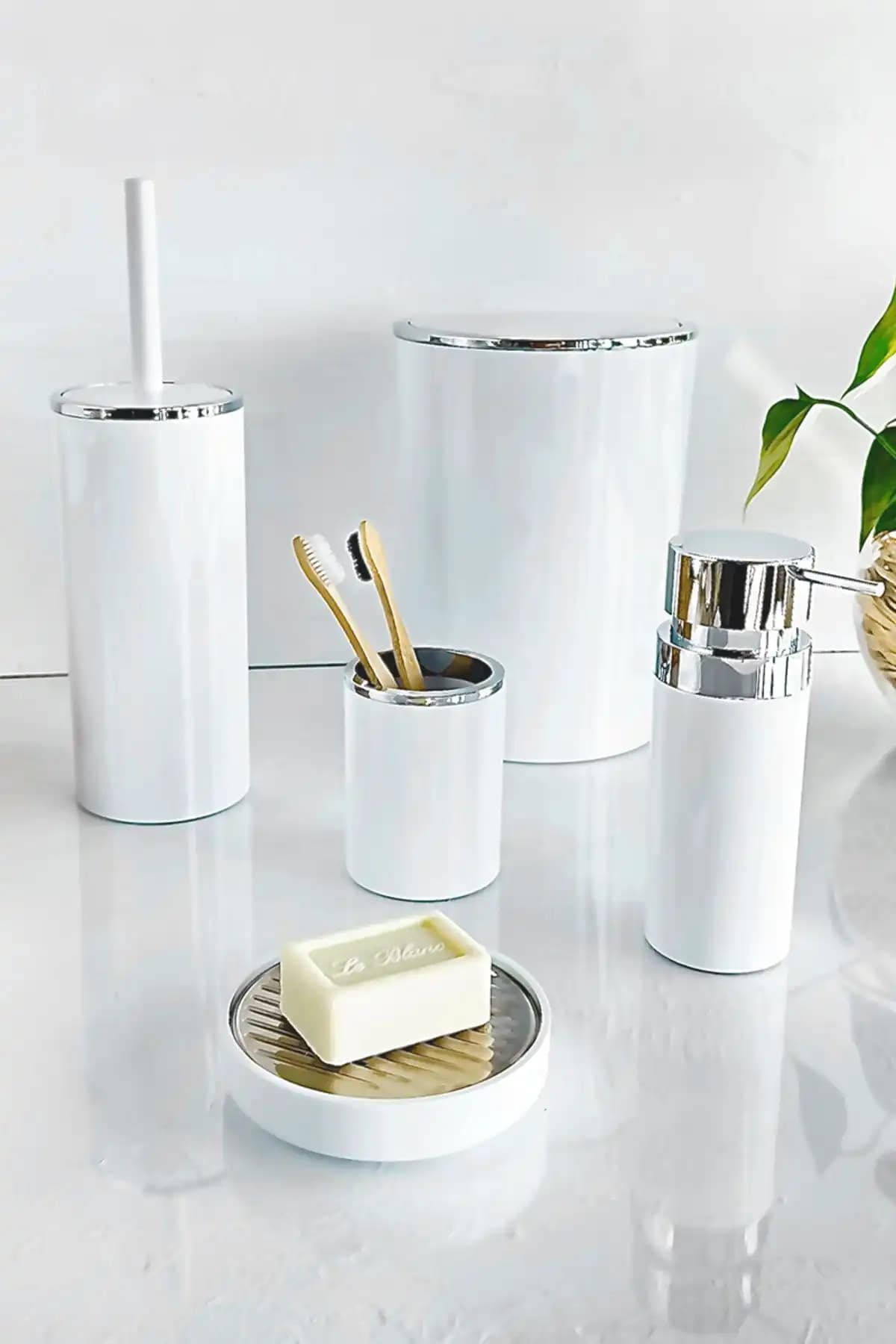 Decorev Lüks Siyah ve Prima Nova Lenox Banyo Setleri Karşılaştırması 2
