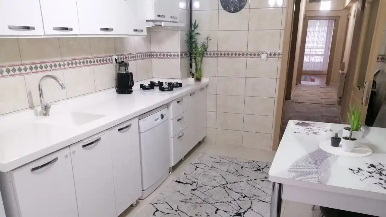 Küçük Mutfaklar İçin Etkili Düzen ve Dekorasyon İpuçları