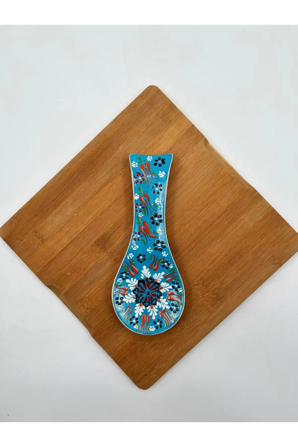 Çini Kaşıklık Desenleri ile Dekorasyonda Zarafetin Modern Yansıması