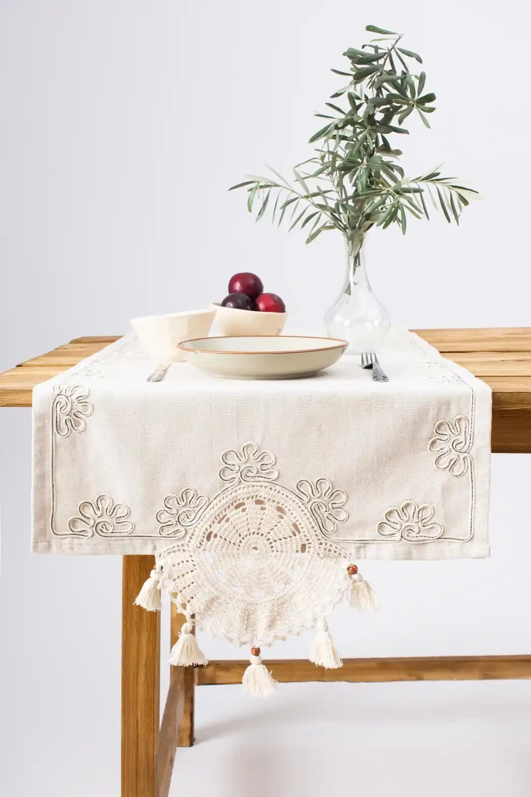 Otantik Dekorasyon ve Masa Runner: Mekânlara Sıcaklık ve Zarafet Katmanın Yolları