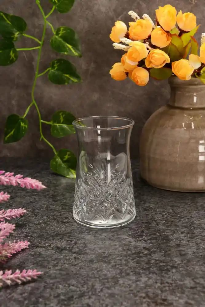 Paşabahçe Çiçekli Çay Bardağı ile Ev Dekorasyonunda Zarafeti Yaratıcı Şekilde Kullanma