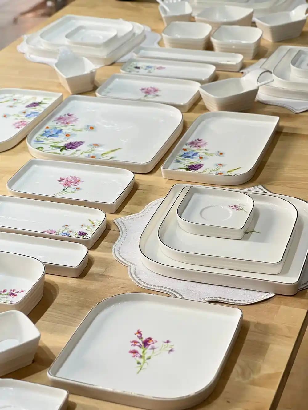 Porselen Kahvaltılık Takımlarıyla Sofralarınıza Zarafet Katın Modern ve Şık Modellerle Dekorasyonunuzu Tamamlayın