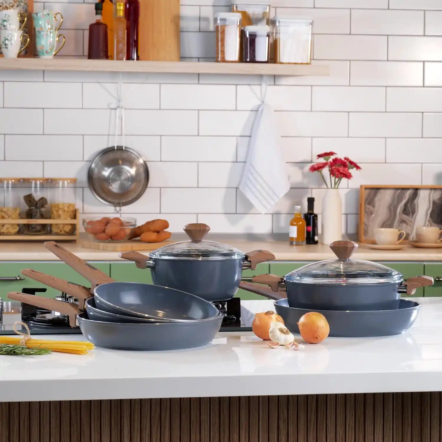 Seramik Tava Dekorasyonunda Şıklık ve İşlevselliği Bir Arada Sunan Modern Çözümler