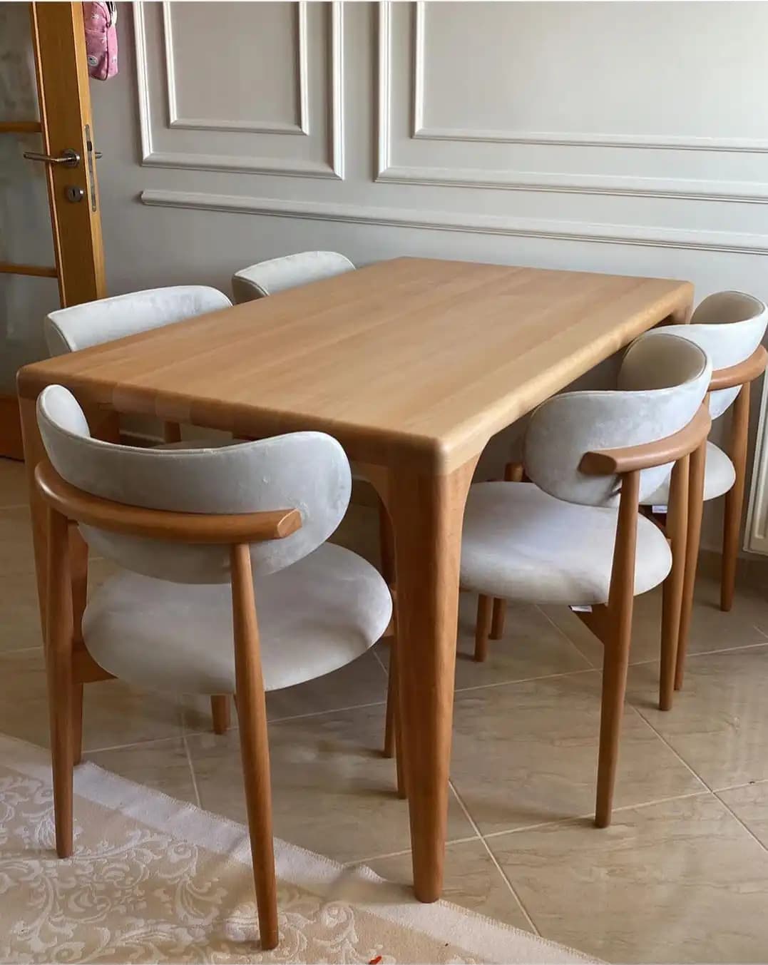 Yemek Masası ve Sandalye Modelleri ile Dekorasyonunuzu Geliştirin ve Ev Atmosferini Yükseltin