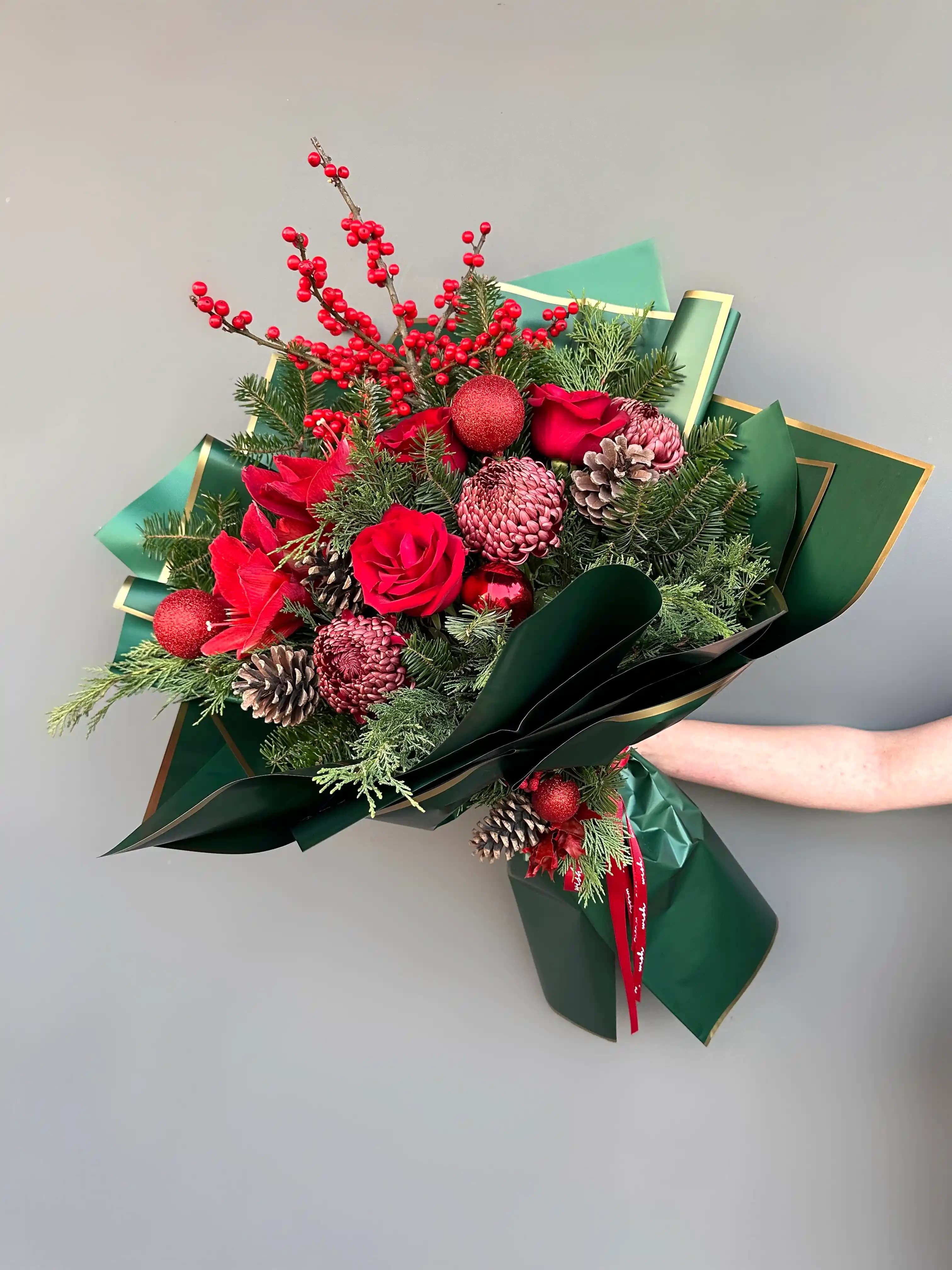 Yılbaşı Dekorasyonunda Çiçek Seçimi ve Süsleme İpuçları