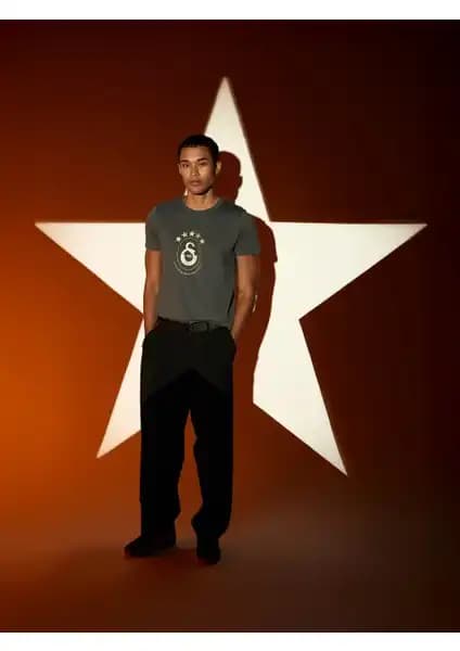 Galatasaray 5 Yılz T-Shirt E251352 - Marka ve Taraftar Ruhunun Şık Temsili