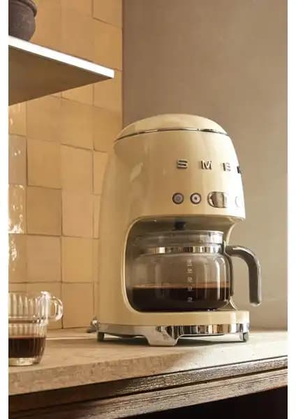 Smeg DCF01CREU ve Smeg Mat Siyah Filtre Kahve Makineleri Karşılaştırması 1