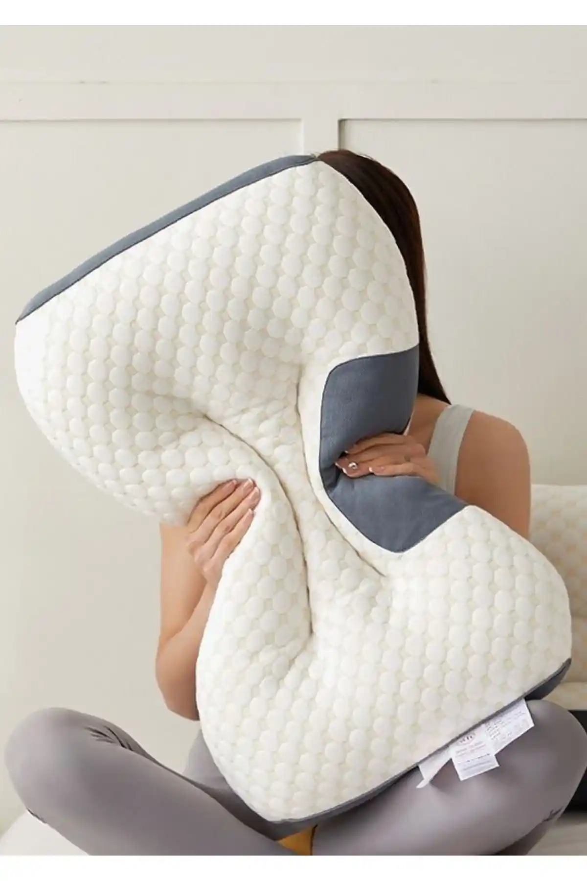 Nakkısh Çift Boyun Yastığı ve Viscomina Yastık Karşılaştırması: Hangisi Daha İyi?