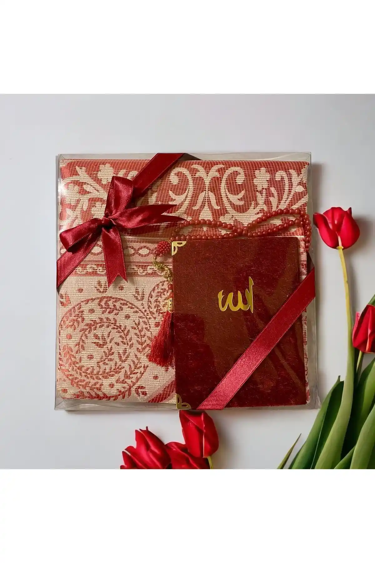 SOLAKLARGROUP Kırmızı ve Lacivert Lüks Seccade Setlerinin Özellikleri