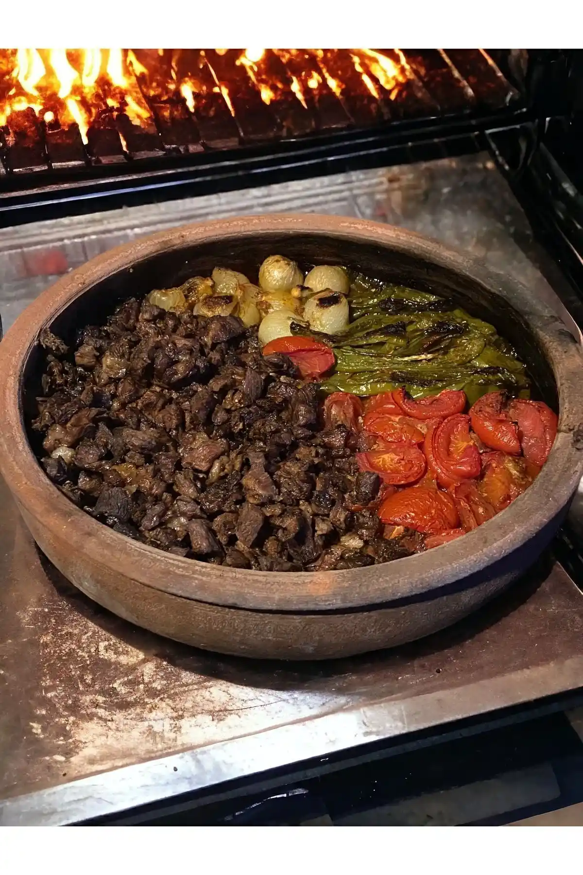 AdenArt Orta Boy Toprak Güveç: Geleneksel ve Sağlıklı Pişirme Aracı