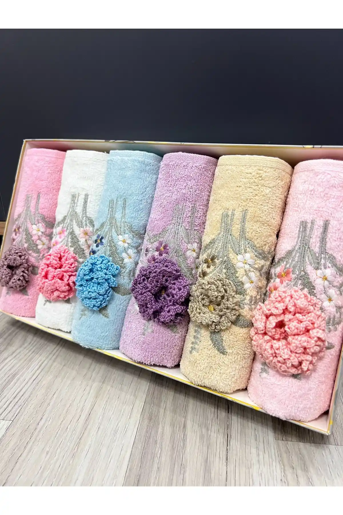 AYHANHOME 3D Elişi Çiçek Nakışlı Kadife Mutfak Havlu Seti 6'lı Şık ve Fonksiyonel Tasarım