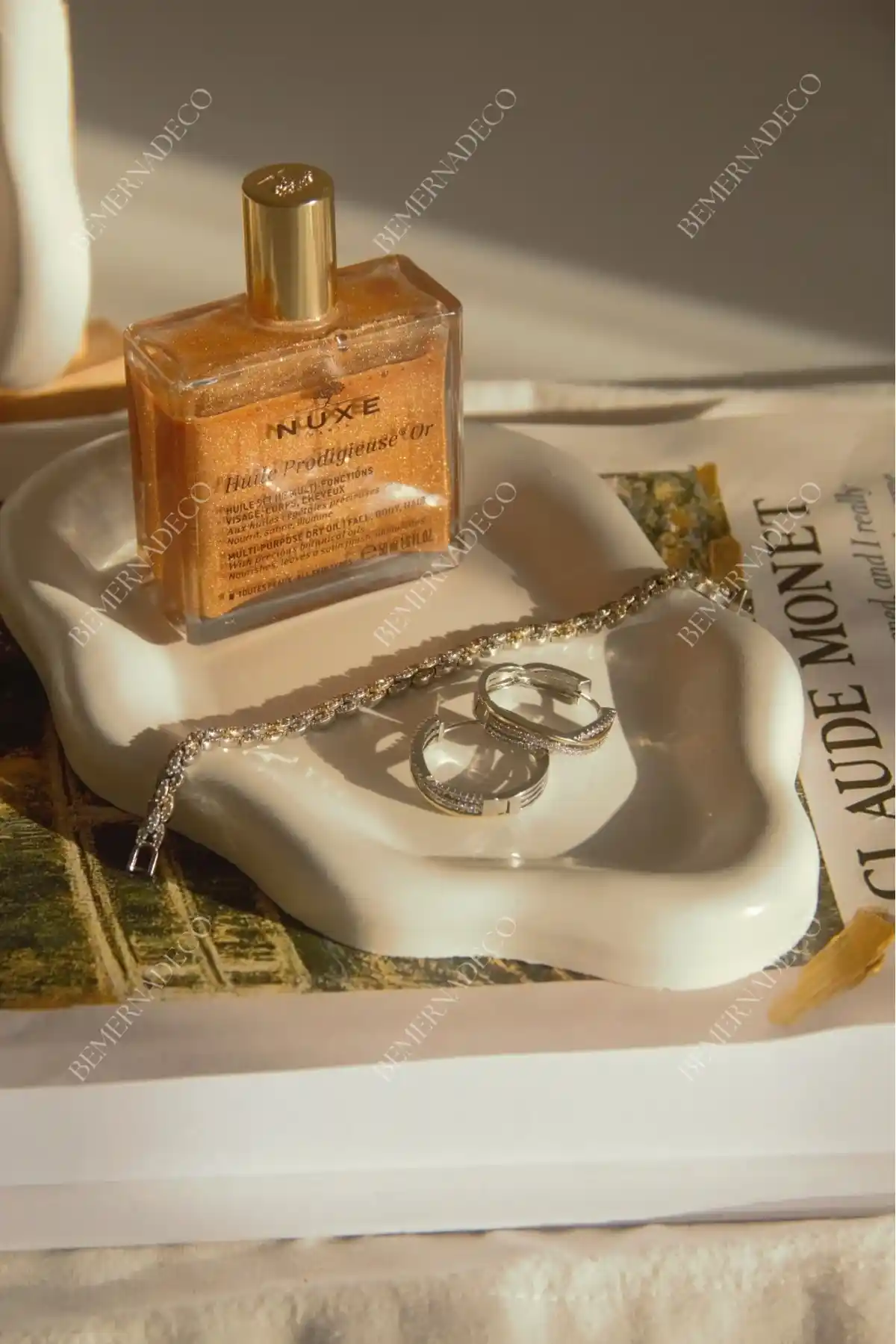 Bemerna Deco Bulut Tabak: Modern Estetiği Yansıtan Şık ve Minimalist Dekoratif Parça