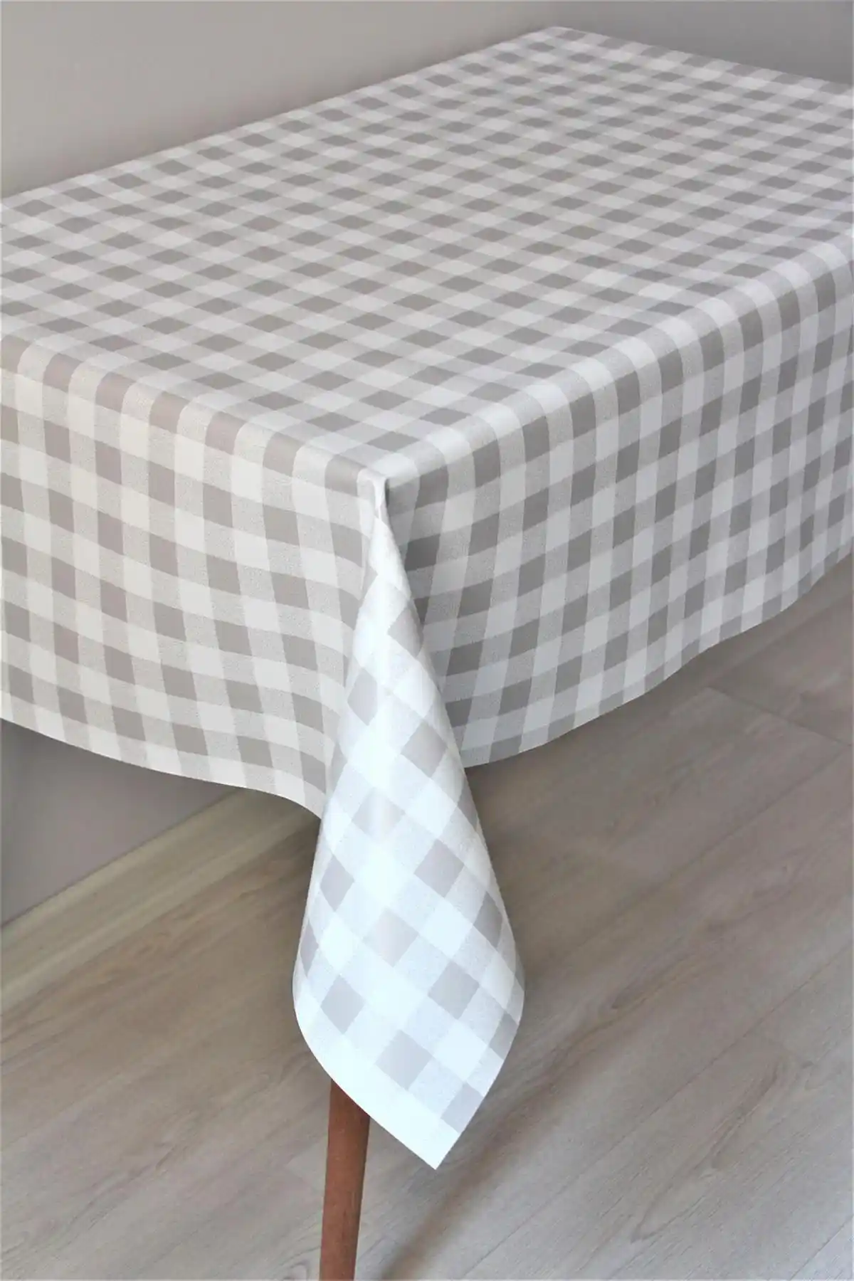 DedeEvTekstil Elyaf Silinebilir PVC Muşamba Masa Örtüsü: Dayanıklı ve Estetik Tasarım