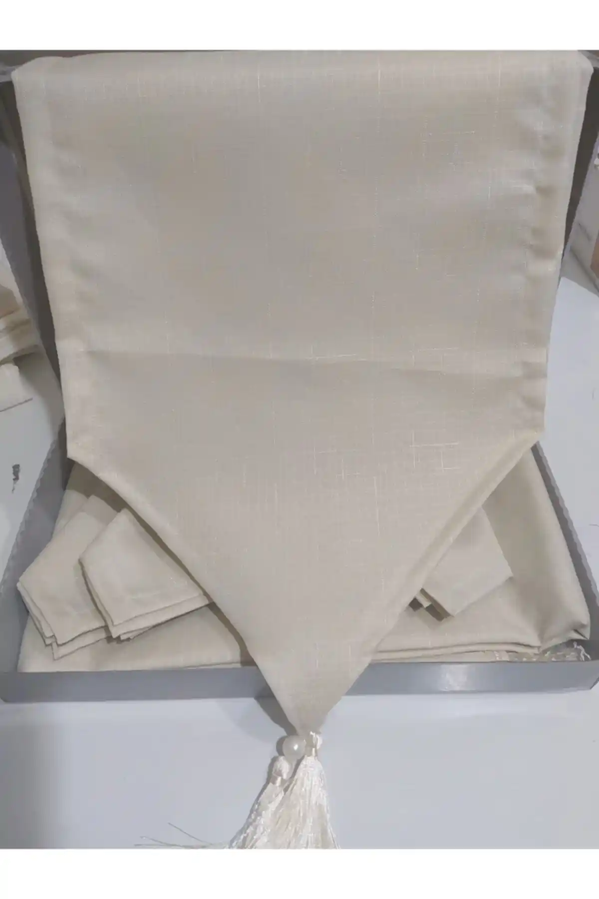 Diana Bej Masa Örtüsü Takımı Modern ve Şık Sofra Dekorasyonu İçin Uygun