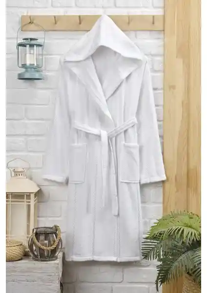 Kadife Kapüşonlu Bornoz Karşılaştırması: Rasersa ve Semecca Lara Ürünlerinin Özellikleri