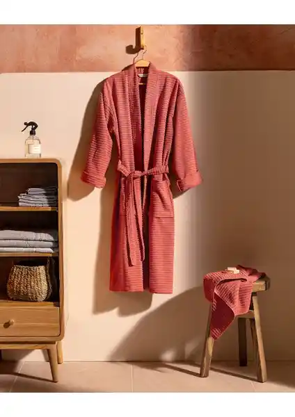 Madame Coco Carla Kimono Unisex Bornoz ve Varol Biyeli Kapşonlu Bambu Bornoz Karşılaştırması