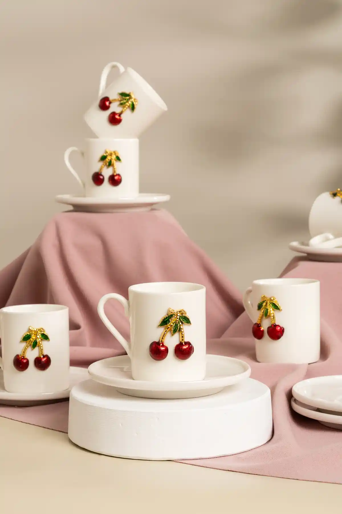 MEST 6 Kişilik Kiraz Model Porselen Kahve Fincan Takımı Modern ve Dayanıklı Tasarım