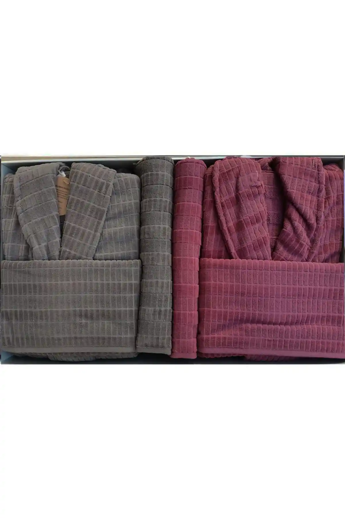 Özdilek Land Aile Bornoz Seti: Yüksek Kalite ve Şık Tasarım ile Konfor Sunar