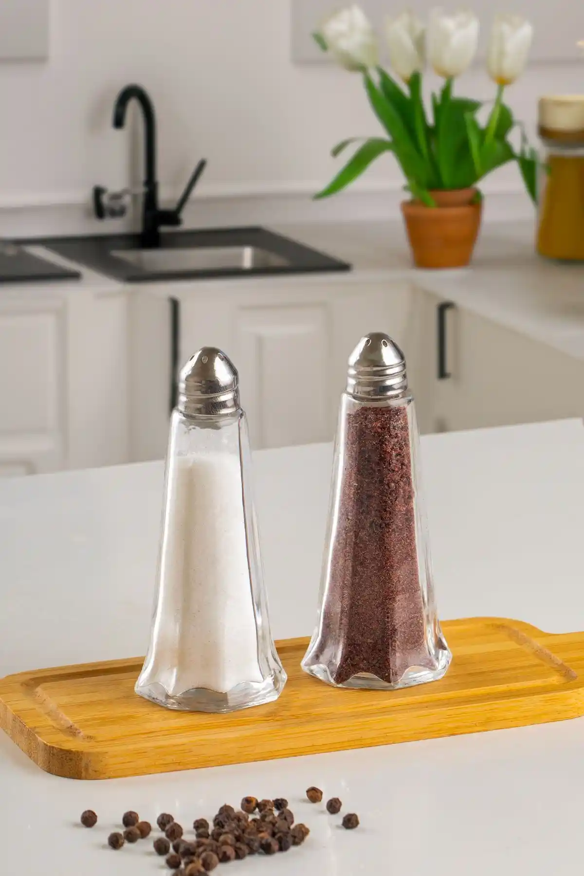 Porsima 15332 2'li Cam Gövdeli Metal Krom Kapaklı Tuzluk Biberlik Seti İnceleme ve Özellikleri