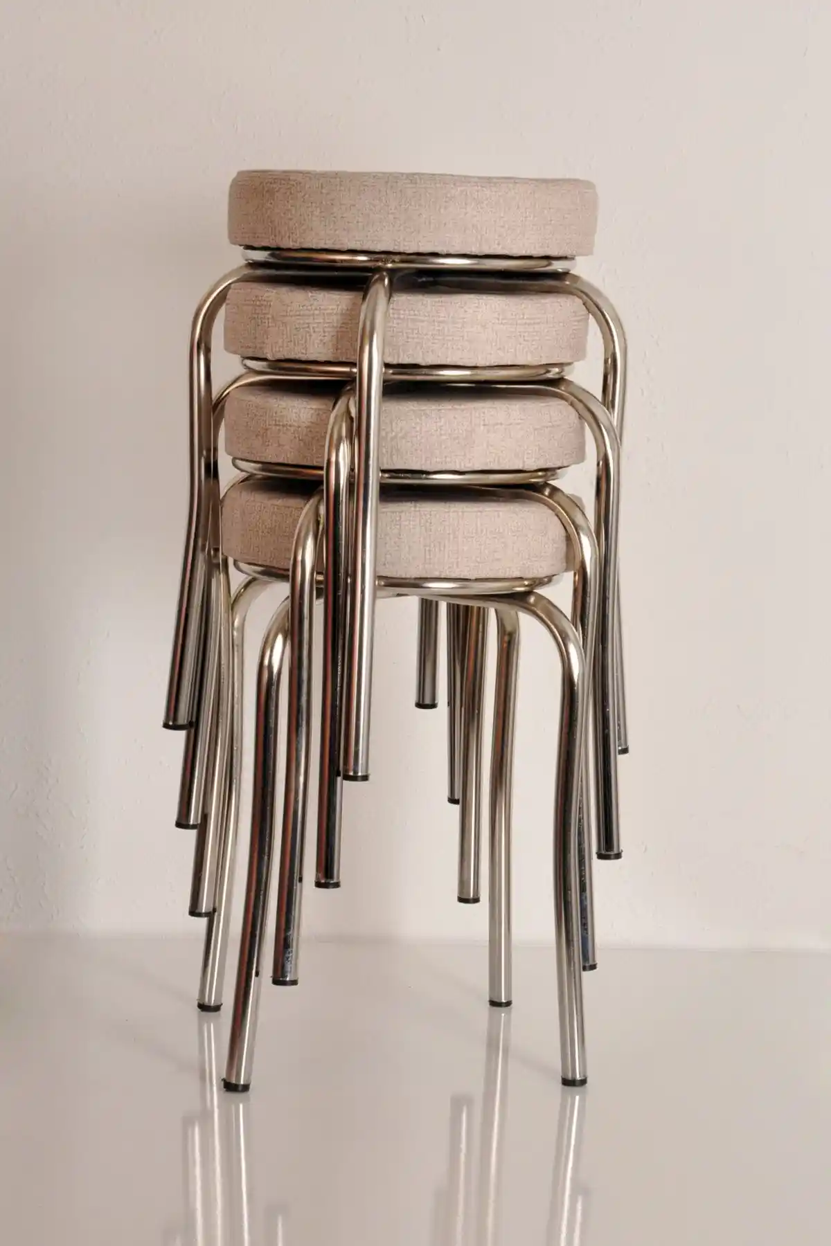 Akk Ticaret'in Modern ve Dayanıklı Demonte Mutfak Taburesi Özellikleri ve Tasarımı