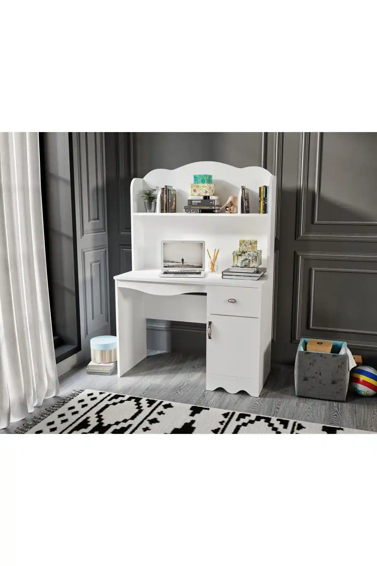 Baby Darling City Çalışma Masası: Modern ve Dayanıklı Tasarım ile İşlevselliğin Buluşması