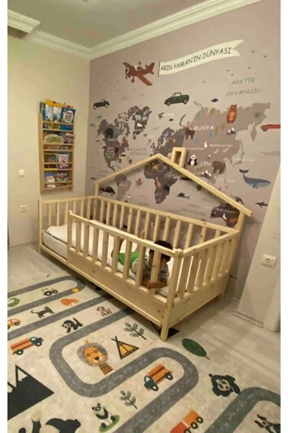 Doğal Ahşap Baby Kinder Back Roofed Yatak: Güvenli ve Estetik Çocuk Yatakları