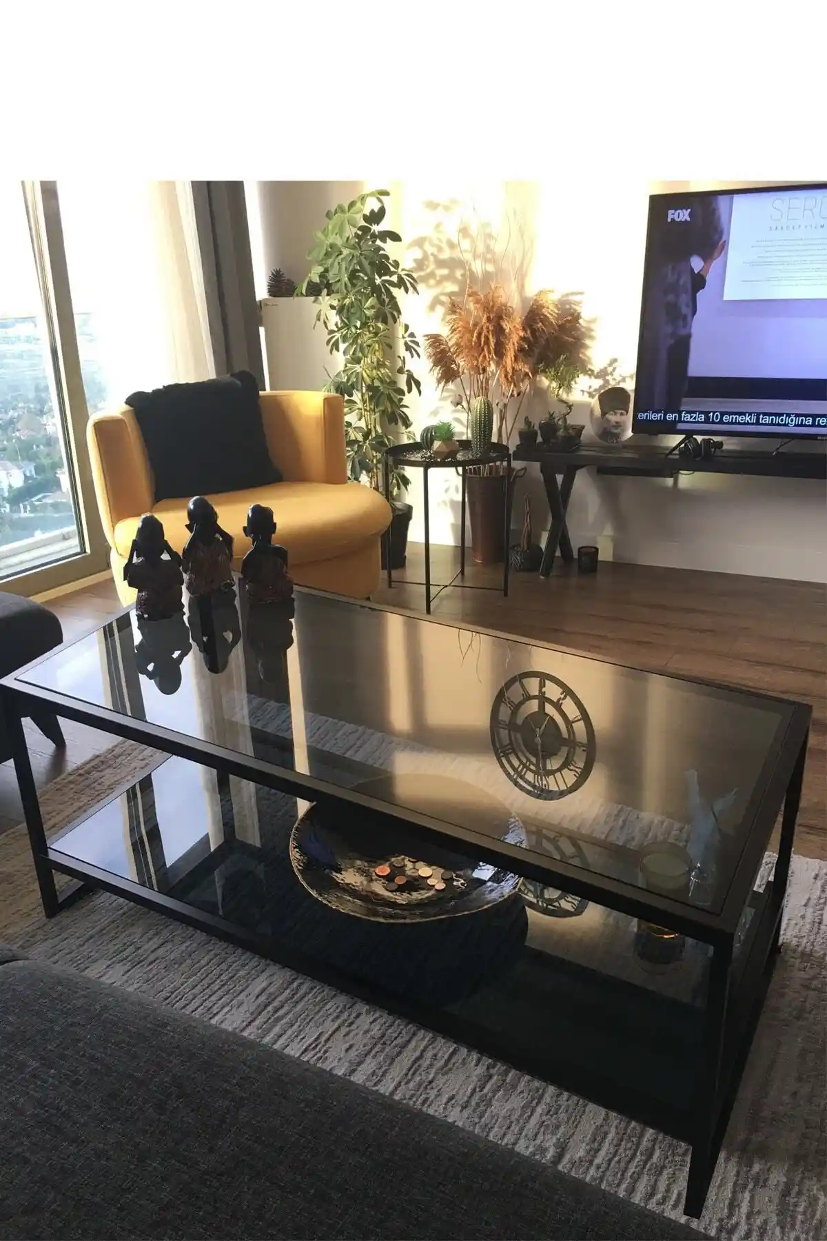 Entemiz Füme Orta Sehpa: Modern Tasarım ve Dayanıklılığı Bir Arada Sunan Şık Mobilya Parçası