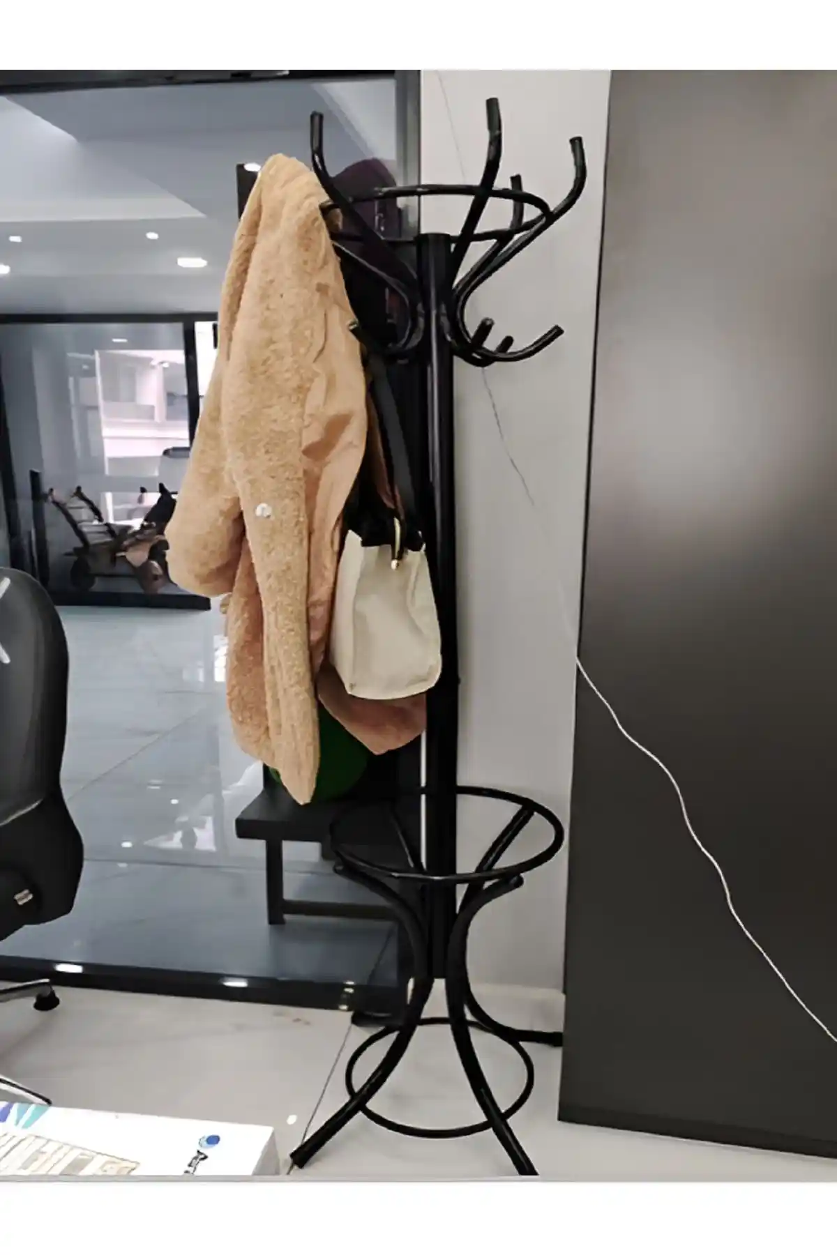 Homebela Siyah Metal Portmanto Askılığı Modern ve Dayanıklı Depolama Çözümü