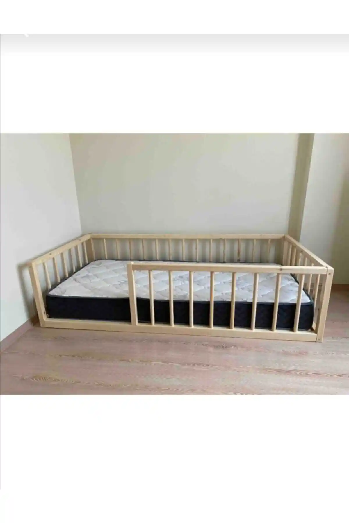 Montessori Yatak: Doğal Ahşap Malzeme ve Güvenlik Özellikleriyle Çocuk Odası İçin Uygun