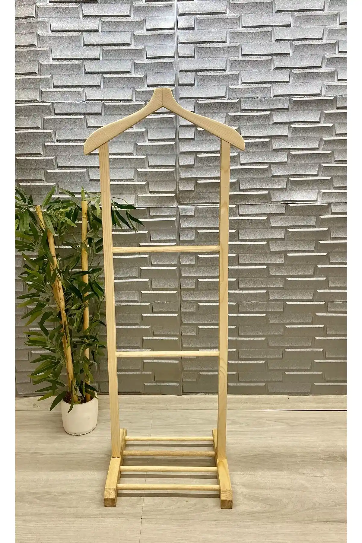 SMD Dizayn Ahşap Dilsiz Uşak Elbise Askısı: Estetik ve Dayanıklı Tasarım Özellikleri