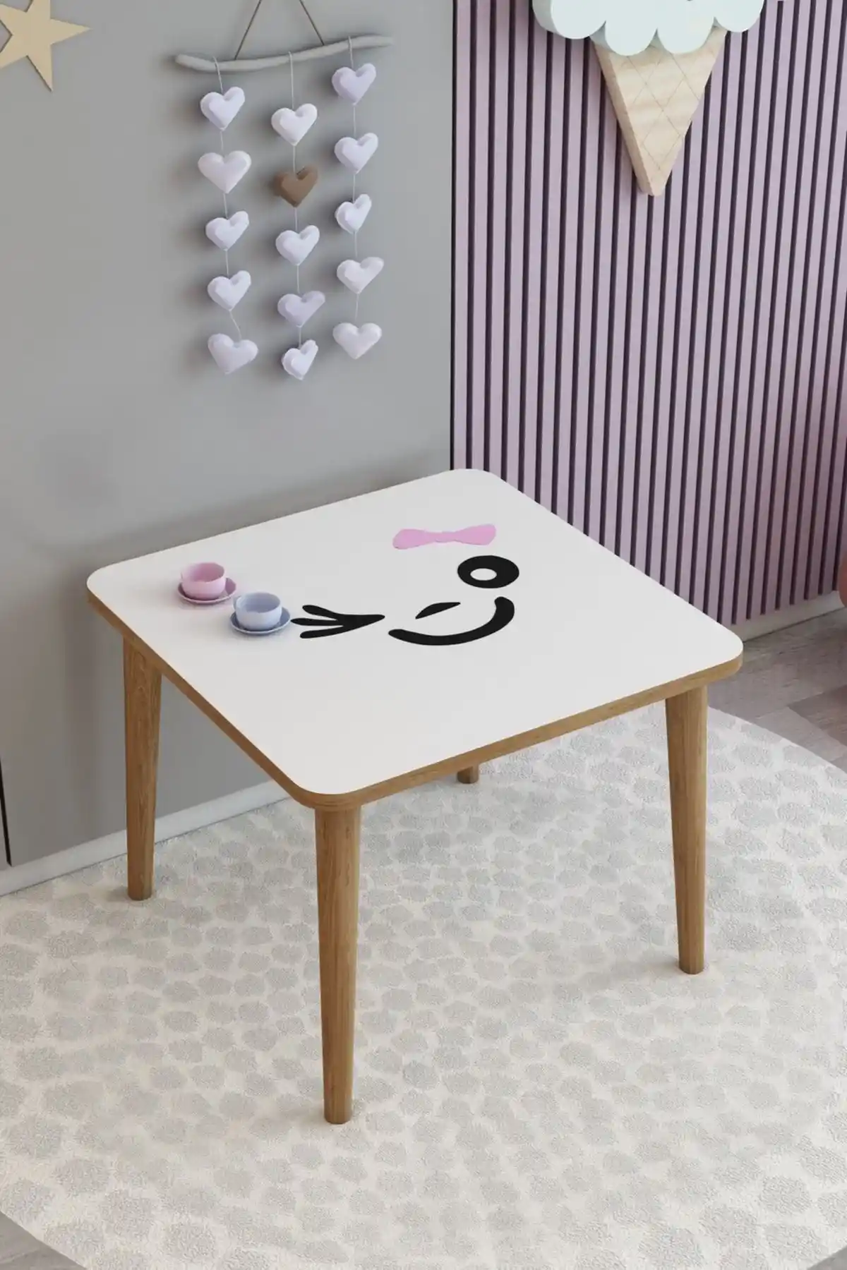 Webkapinda Ahşap Çocuk Masası: Güvenli ve Modern Tasarım ile Çocuklar İçin Uygun