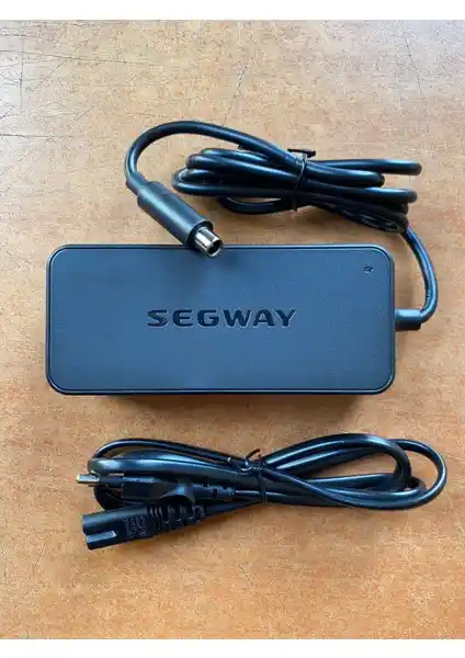 SEGWAY Ninebot ve Xiaomi Elektrikli Scooter Şarj Aleti Geniş Uyumluluk ve Güç Sağlar