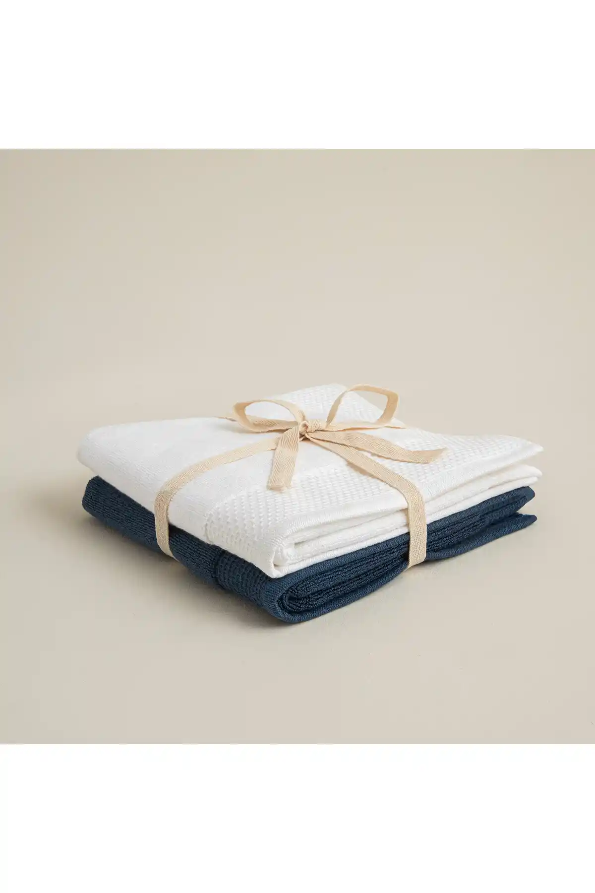 Chakra 2'li Paspas Seti Beyaz ve Marin Mavi Renk Seçenekleriyle Şık ve Dayanıklı