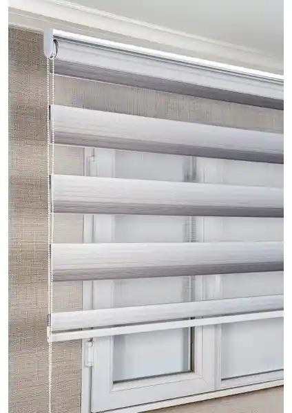 Gri Renkli Degrade Zebra Stor Perdeler: Modern ve Dayanıklı İç Mekan Dekorasyonu İçin Uygun