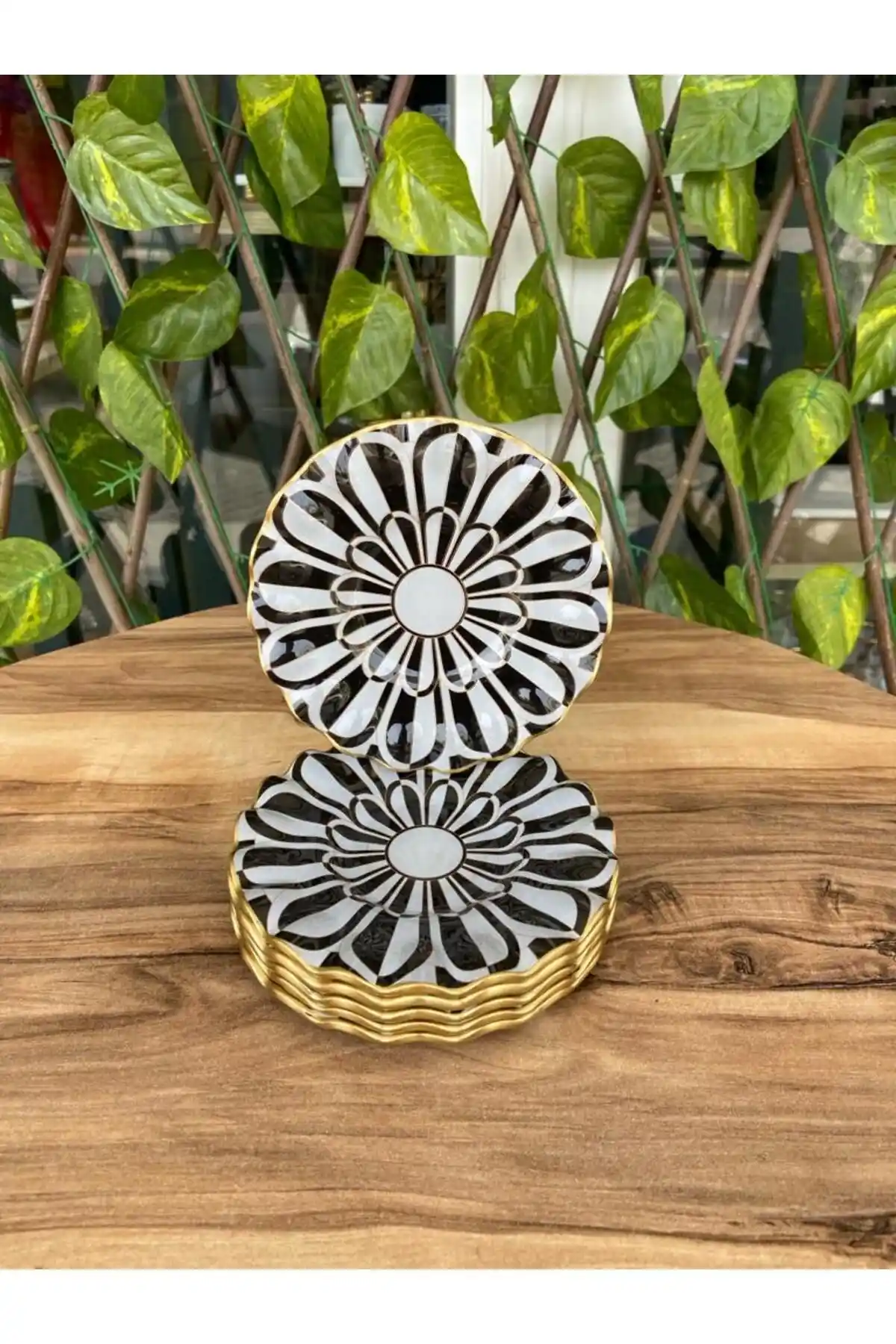 GÜRCÜGLASS Papatya Model Altın Detaylı 6 Parça Cam Çay Tabağı Seti Şık ve Dayanıklı Tasarım