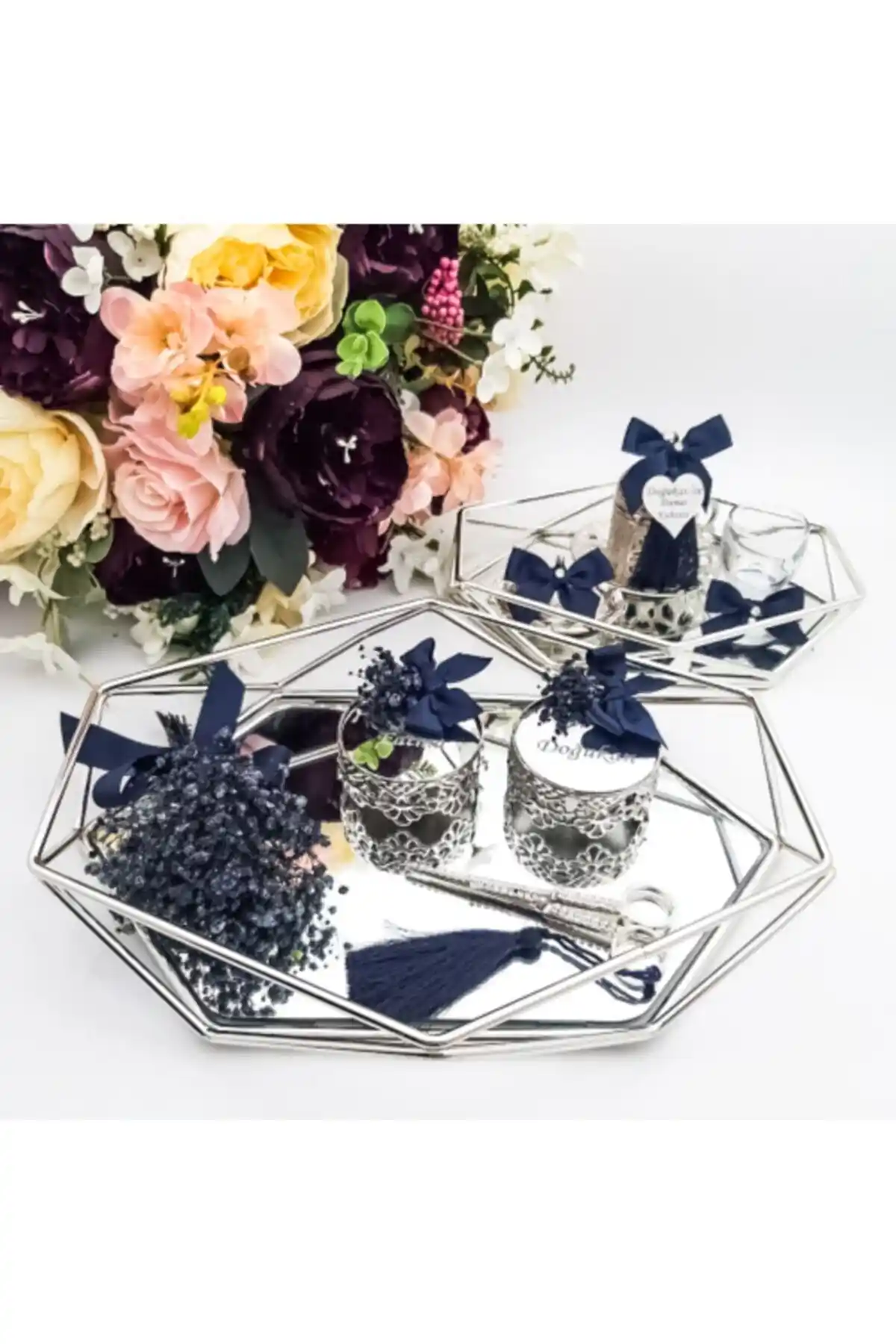 Helvacıoğlu Nişan Tepsisi Takımı: Estetik ve Fonksiyonellik Sunan Modern Cam Servis Seti