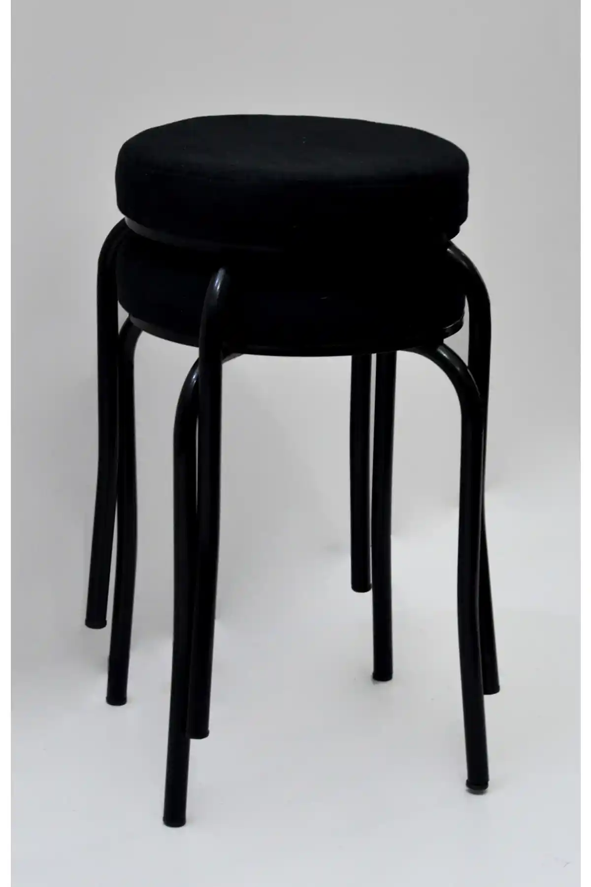 Modern ve Fonksiyonel Tasarıma Sahip Metal Ayaklı Kumaş Kaplamalı Tabureler