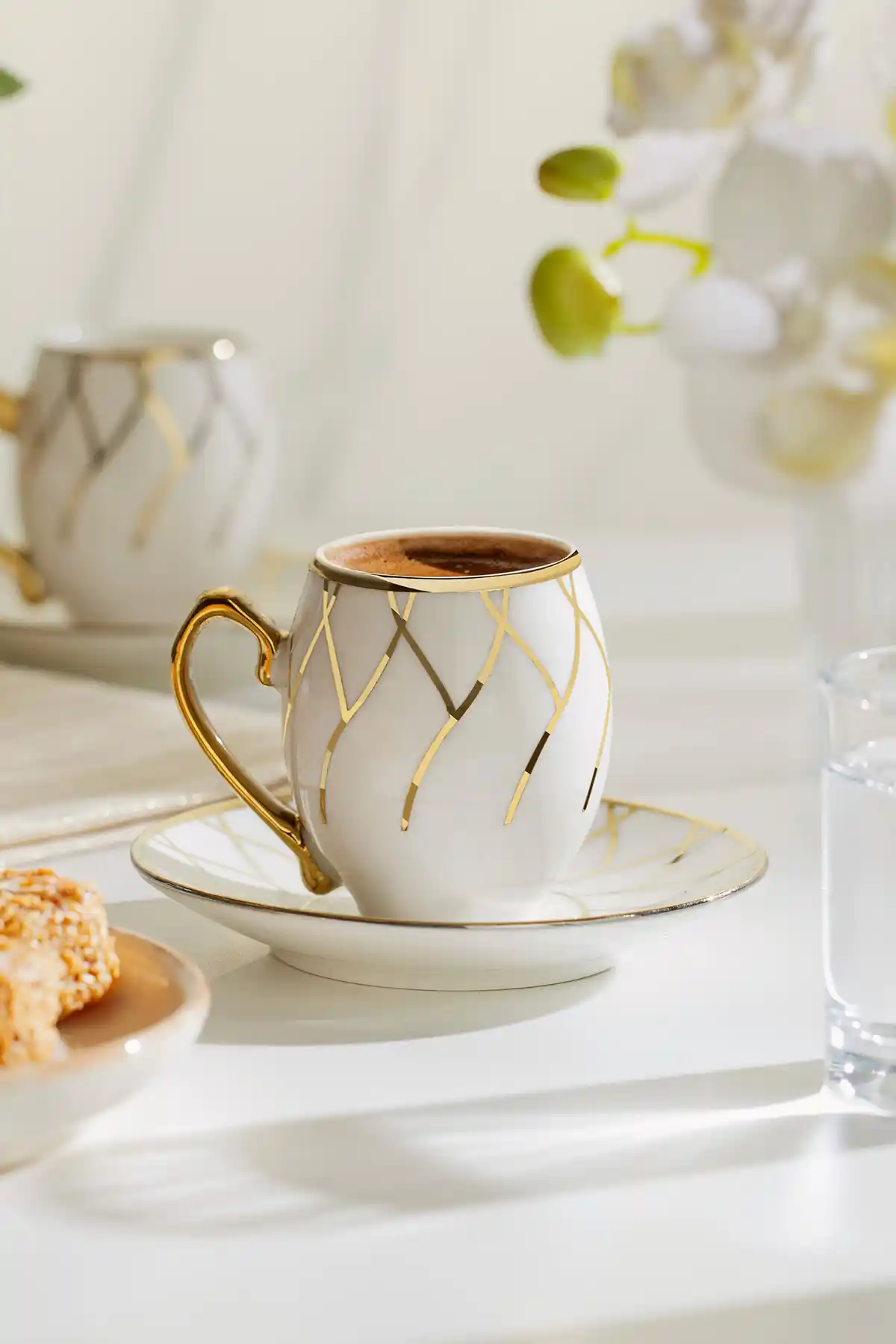 Nehir Dora 6 Kişilik Porselen Kahve Fincan Takımı Modern ve Dayanıklı Tasarım