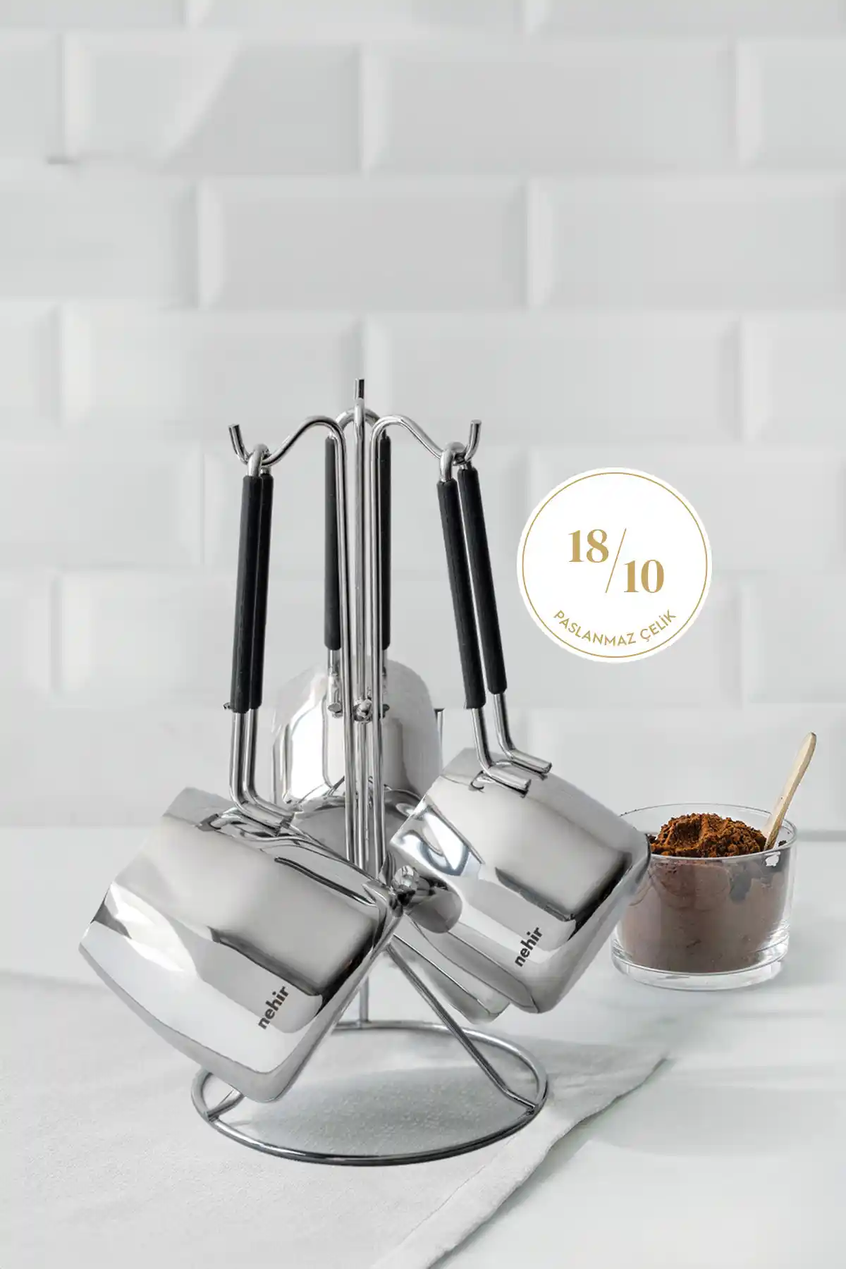 Nehir Modern 4 Parça Standlı Paslanmaz Çelik Cezve Seti ile Mutfak Şıklığını Yükseltin