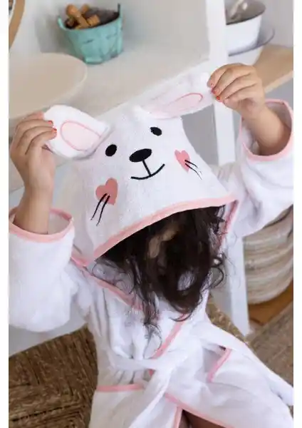 Zengin Home Kapüşonlu Çocuk Bornozu: Rahat ve Sevimli Tasarım Özellikleri