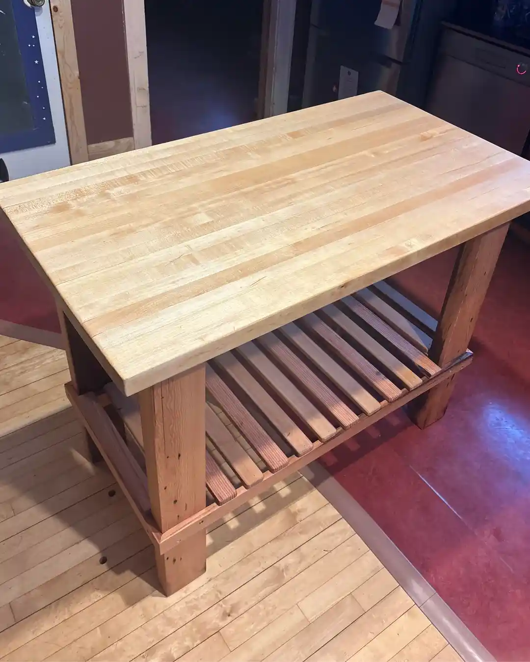 Ahşap İşçiliğinde İkinci Deneme: Masif Ahşap Tezgah Yapımı ve Teknik İpuçları