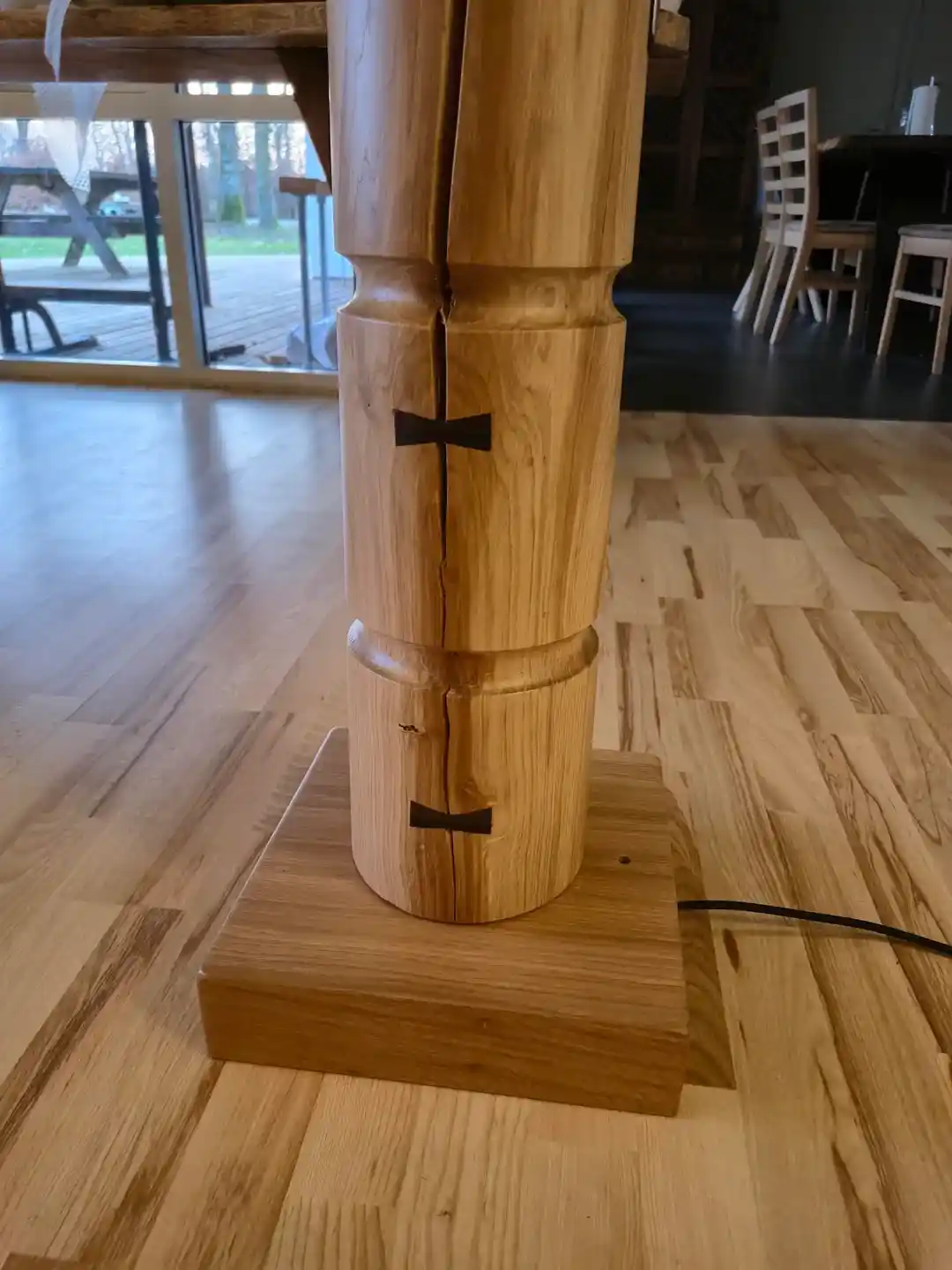 Ahşap Totem Lambası Yapımı: Kelebek Bağlantılar, CNC İşçiliği ve LED Aydınlatma Teknikleri