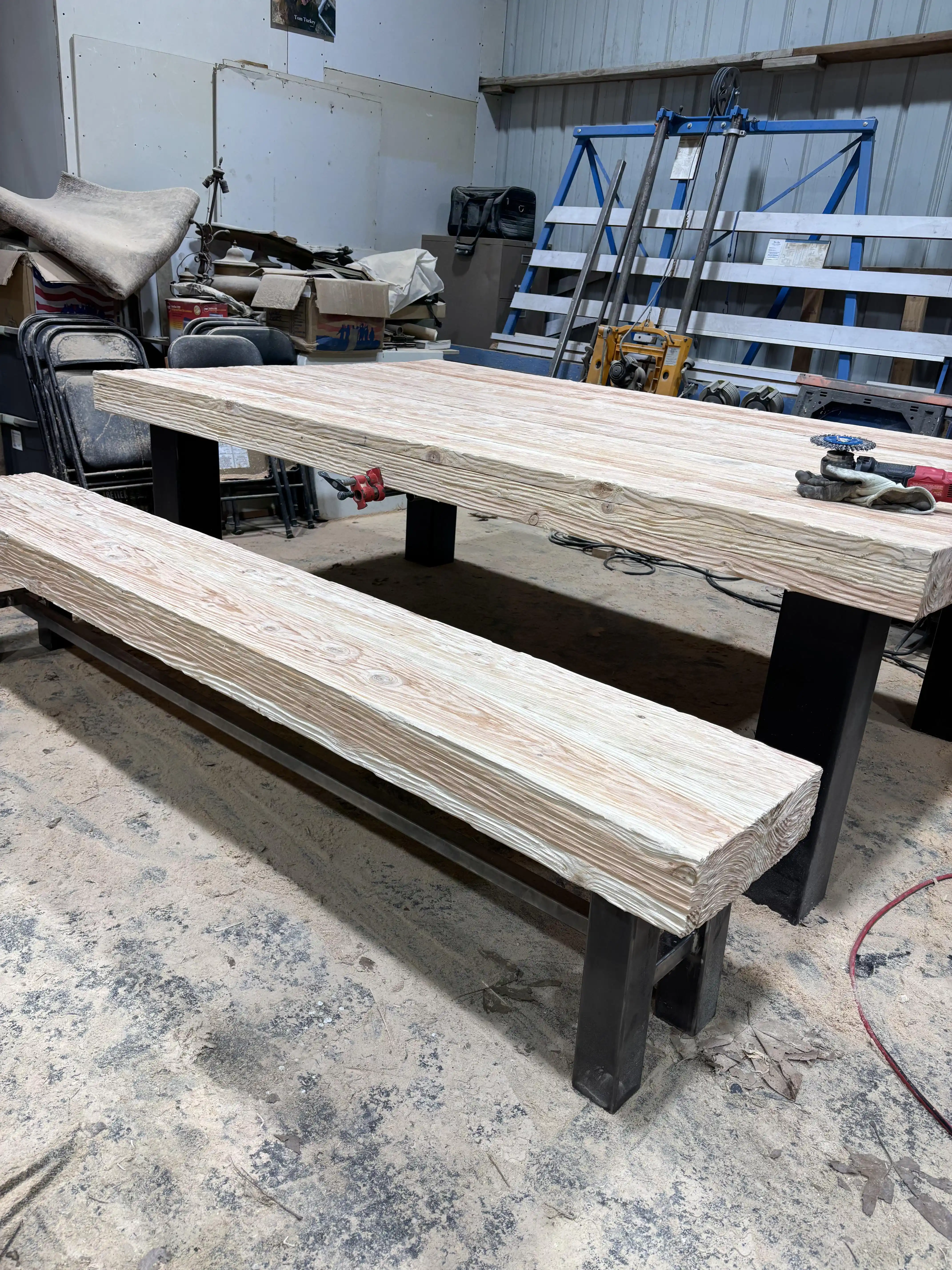 Ahşap Yemek Masası Yüzey Bitirme Seçenekleri: Dayanıklılık ve Estetik İncelemesi