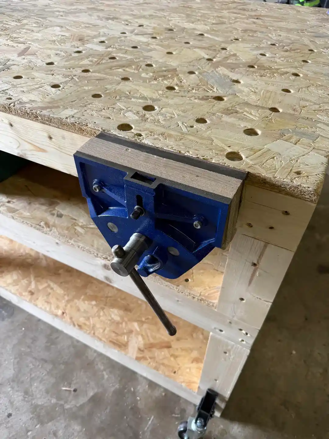 Atölye İçin Dayanıklı ve İşlevsel 8x4 OSB Çalışma Tezgahı Tasarımı ve Yapımı