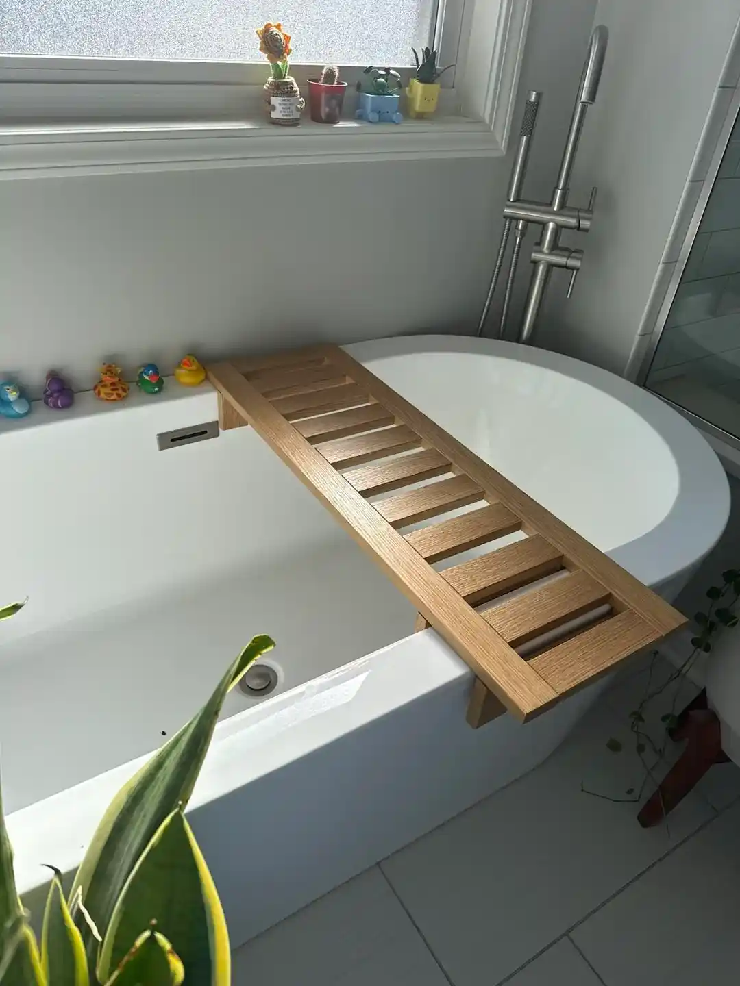 Beyaz Meşe Bitki Standı ve Küvet Dinlenme Rafı Tasarımı ve Üretimi