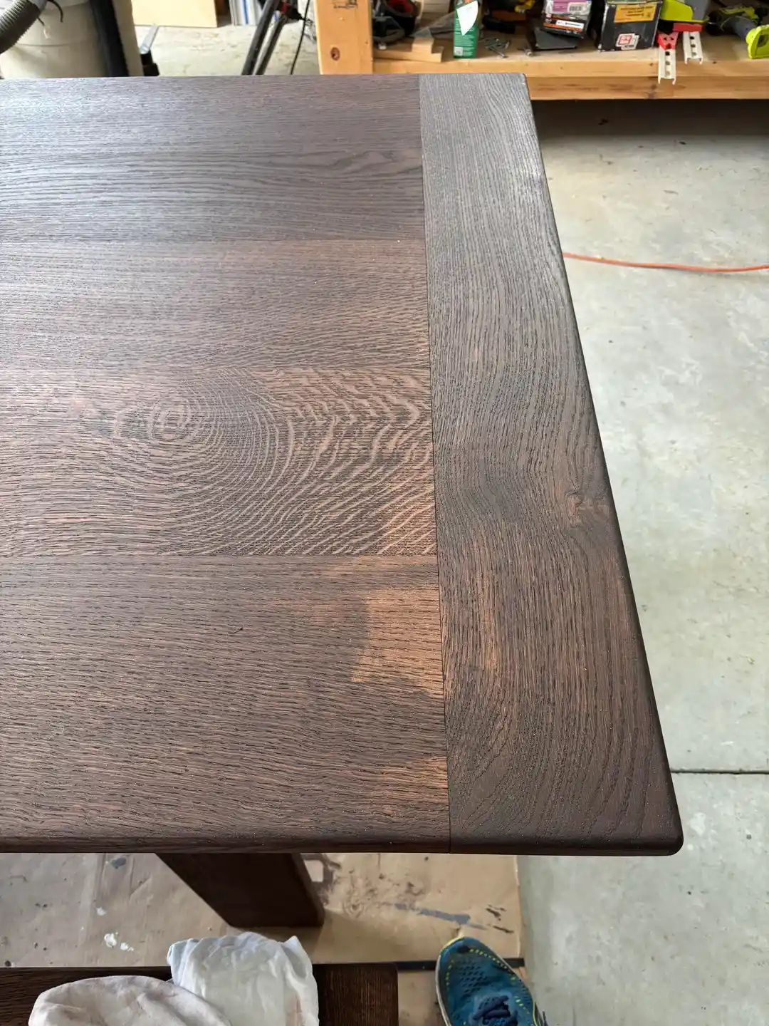 Beyaz Meşe Üzerinde Tutarsız Cila Sorunları ve Etkili Çözüm Yöntemleri