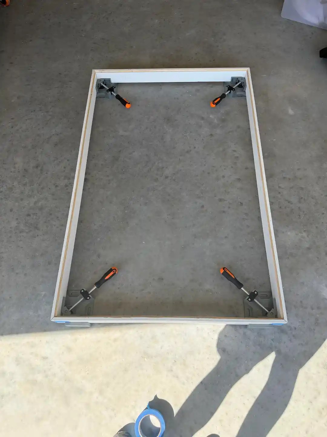 Büyük Çerçeve Yapımında Miter Eklerinin Sağlamlaştırılması ve Kelepçe Kullanımı Teknikleri